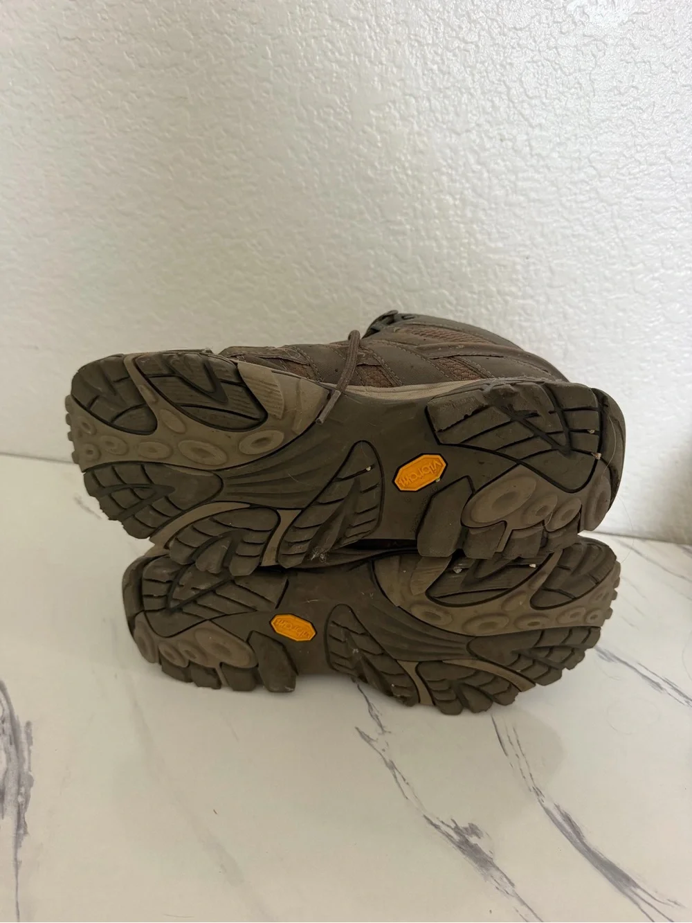 MERRELL MOAB 2 MID GTX HIKING BOOTS MEN'S  Men's men’s size 9 waterproof vibram